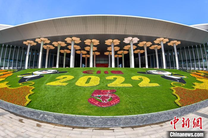 第五屆進博會場館景觀裝飾全面定妝。　陳夢澤 攝